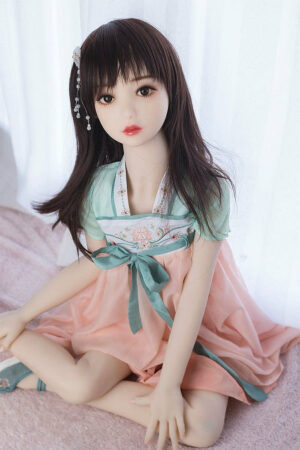 Naira - Mini boneca sexual chinesa com peito liso