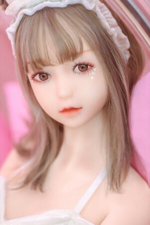 Delma - japońska lalka seksu z krótkimi włosami