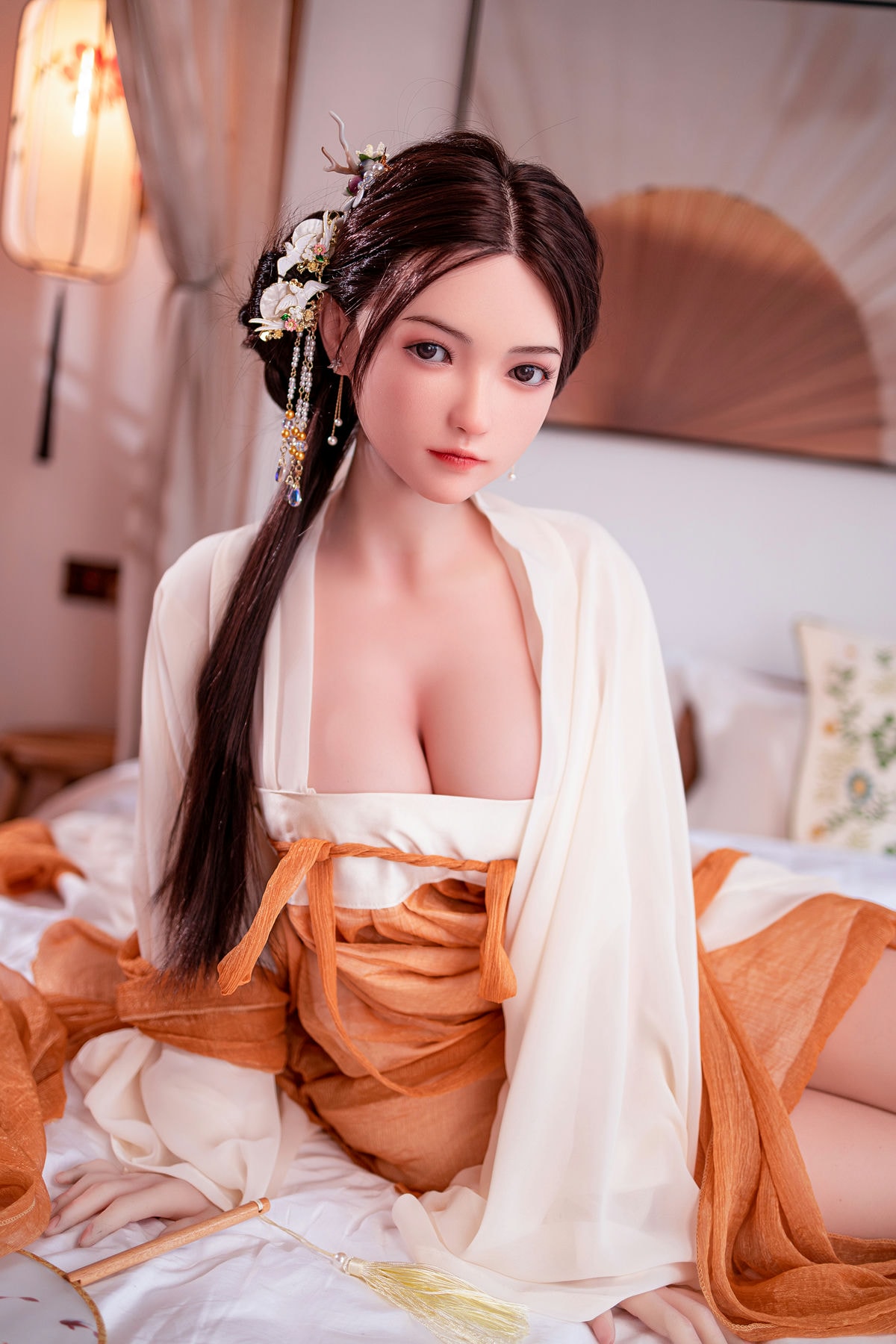 Selene - Bambola del sesso asiatica con grandi tette con testa in silicone